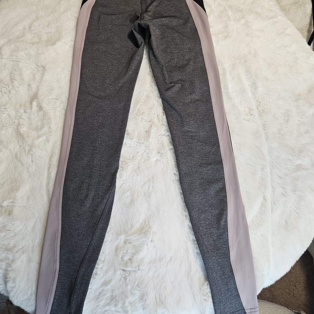 Lululemon Athletica Gray and Black Leggings - Picture 8 of 14